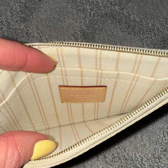 Louis Vuitton Beige and Gray Checkered Clutch - Picture 2 of 4